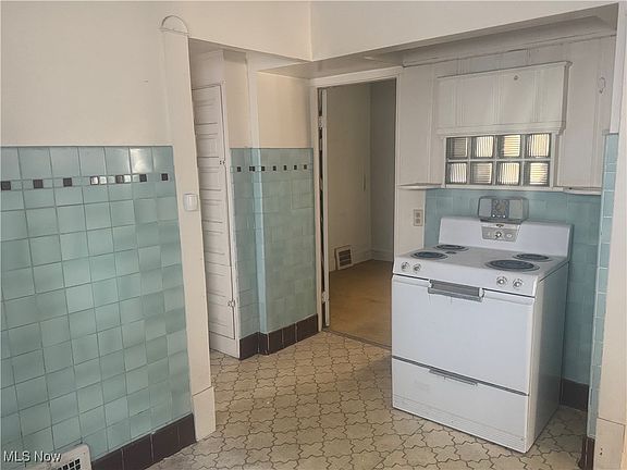3rd image of 2818 E 127th St