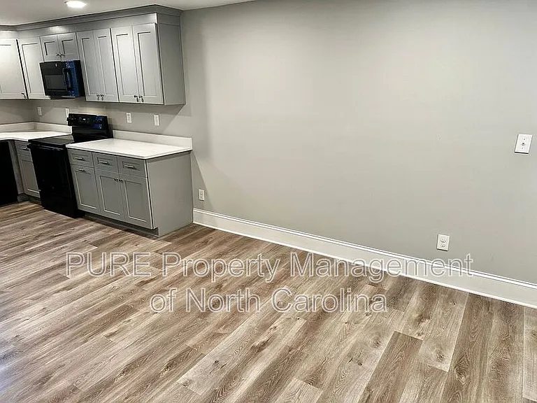 708 Union St S — Photo 43