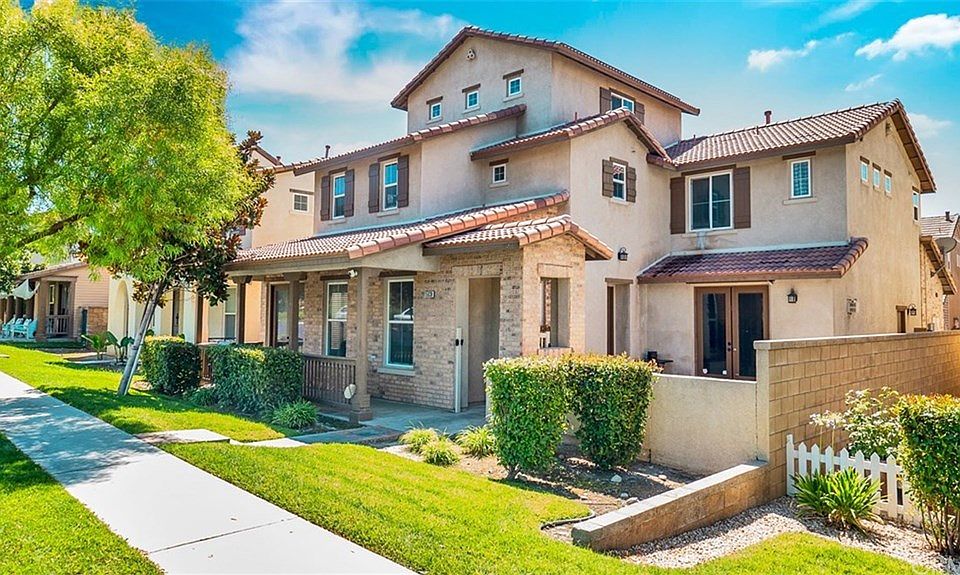 1st image of 15839 Fan Palm St
