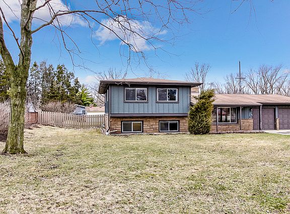2nd image of 29W016 Hillview Ave