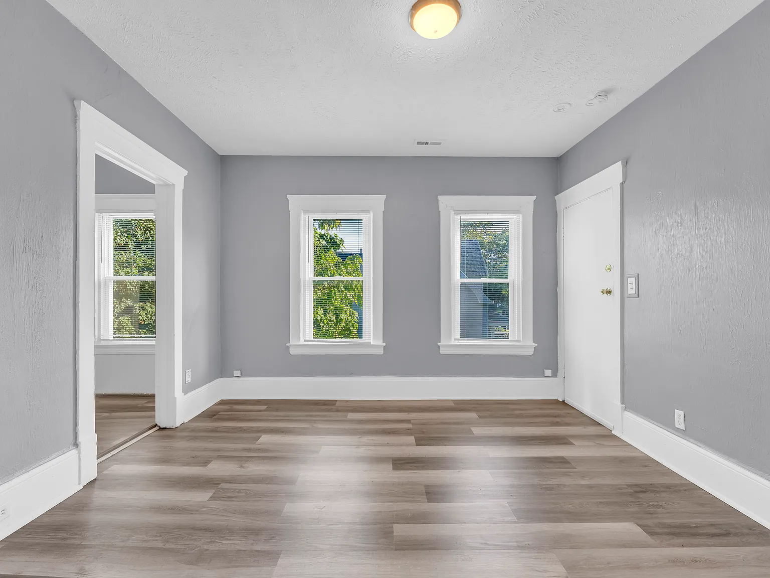 2 bed, 1012 sqft, $999 — Photo 3