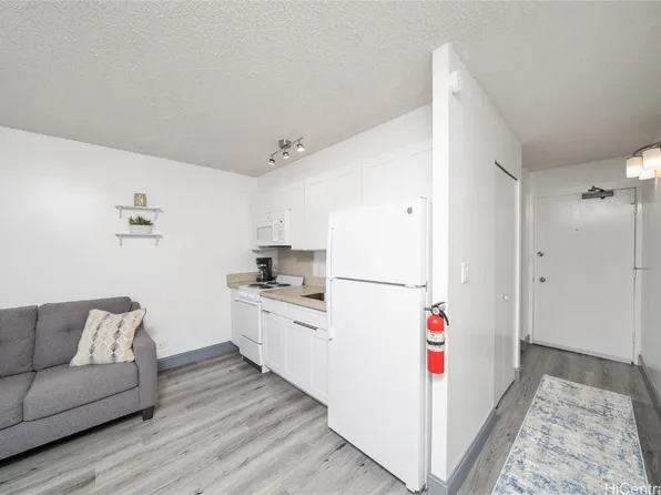 3045 Ala Napuaa Pl APT 1113, Honolulu, HI 96818