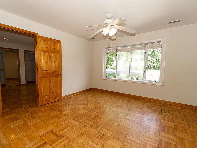 4N036 Wood Dale Rd — Photo 2