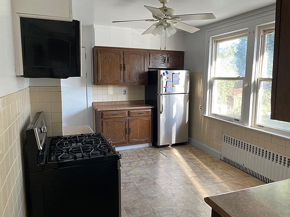 3rd image of 12 Horatio St
