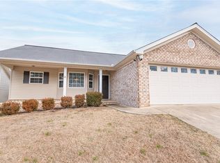 8509 Meadowlake Village Dr, Northport, AL 35473