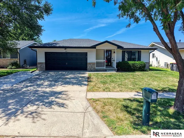 1541 SW Lacey Ln, Lincoln, NE 68522