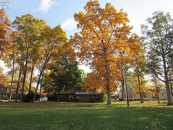 3rd image of 1924 S Winfield Dr