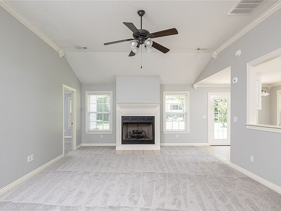 4th image of 391 W Circle Dr