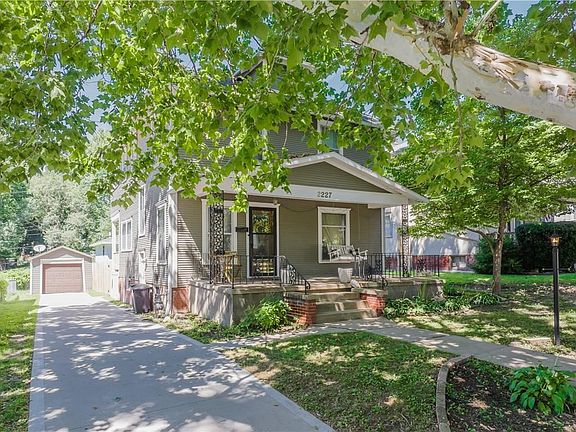 2nd image of 2227 Marion St