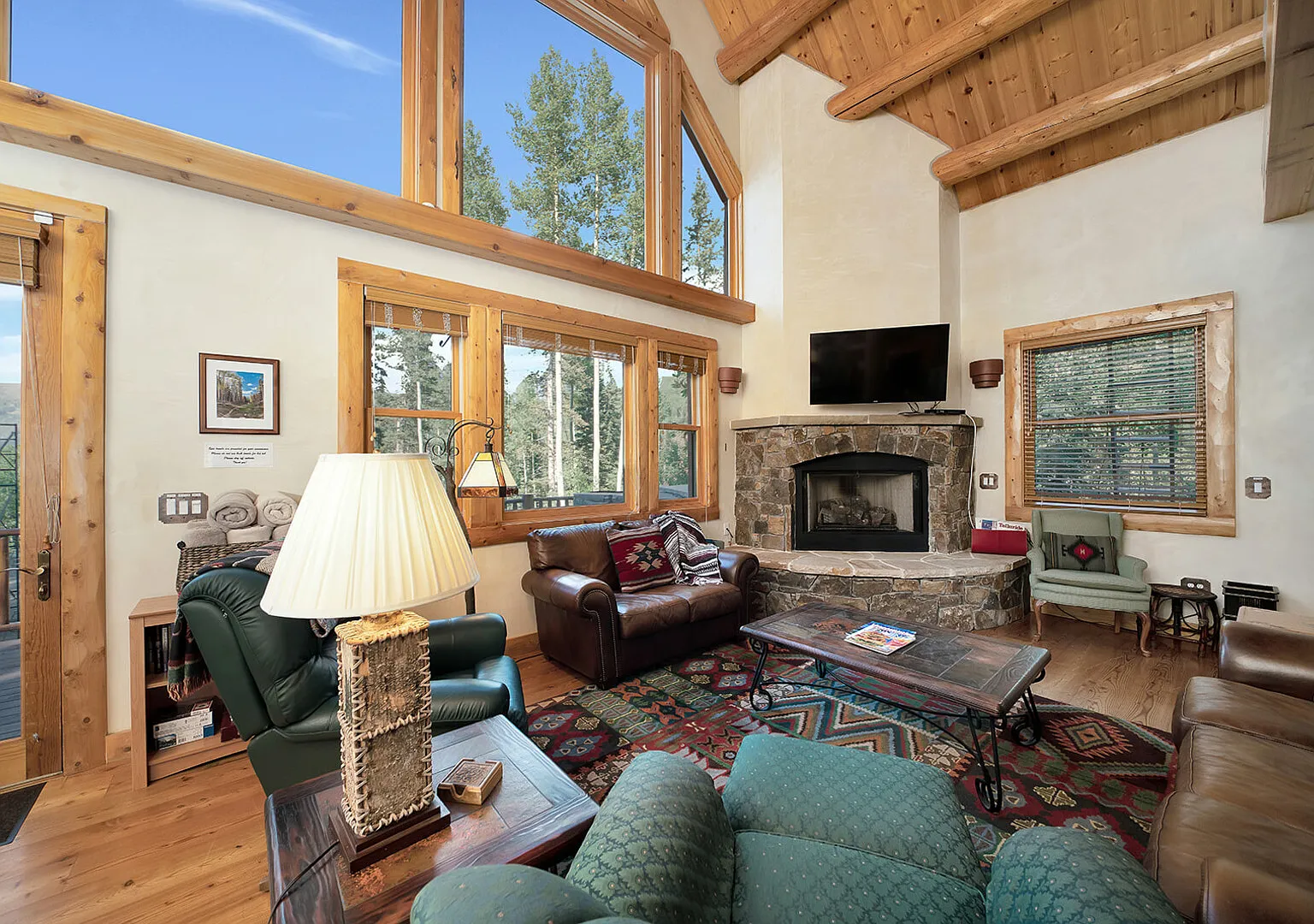 Mountain View 2 | Ski-In + Private Hot Tub 4Br, 4.5Ba, Sleeps 8 — Photo 3