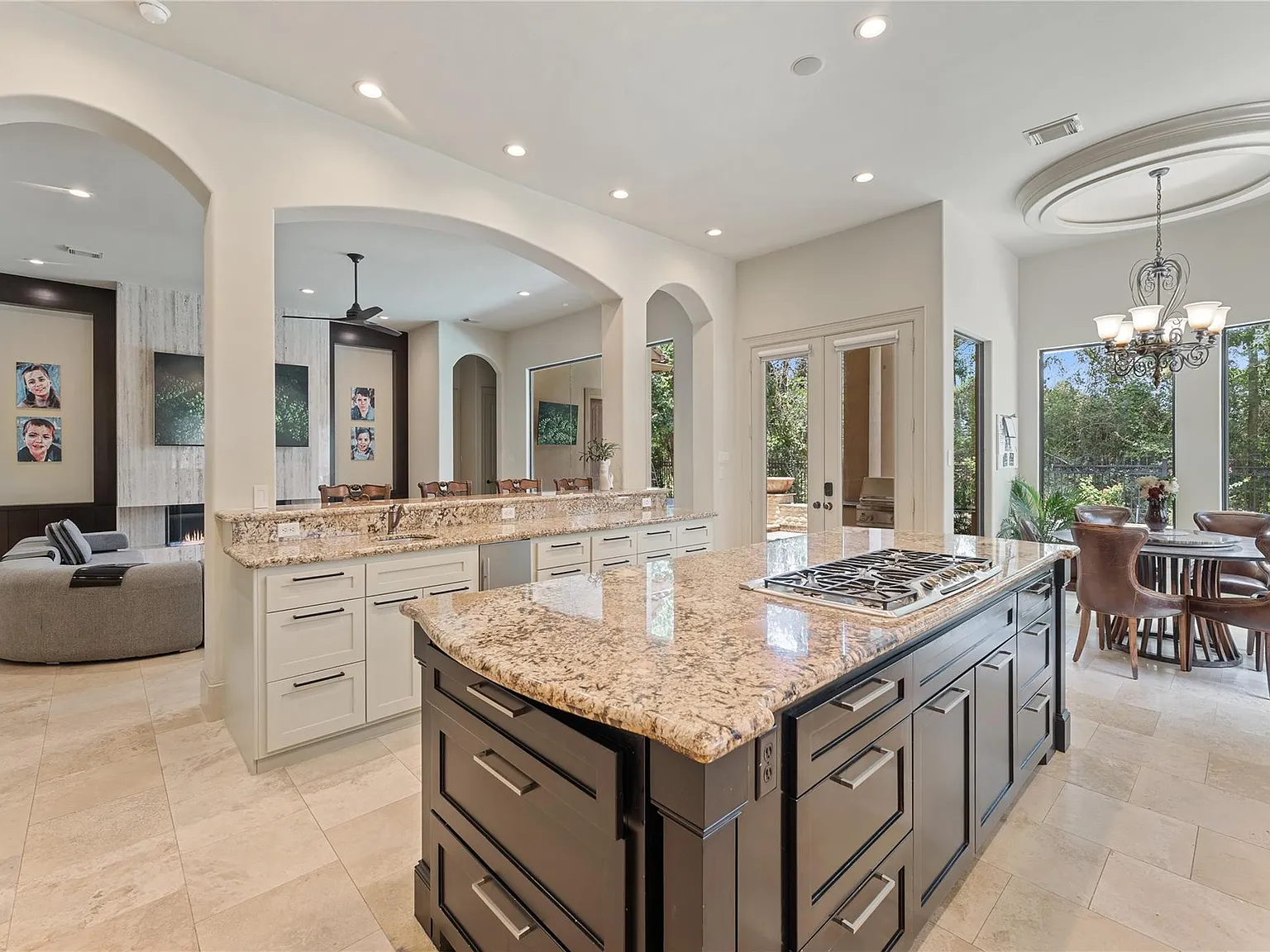 4 bed, 4.5 bath, 4414 sqft, $12,500 — Photo 3