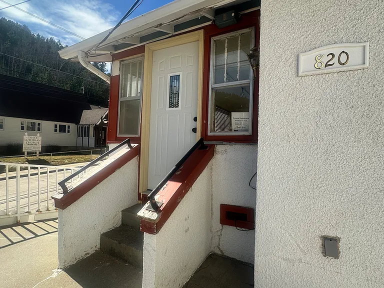 818 Main St #1 — Photo 2