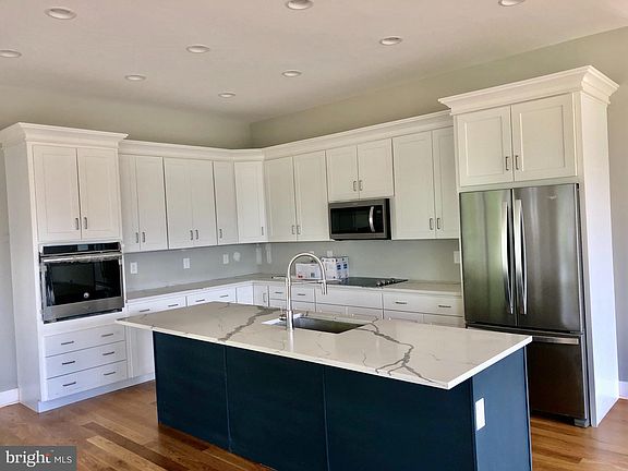 La Salle II - Kitchen 1