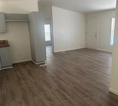 5th image of 569 Harbor Dr