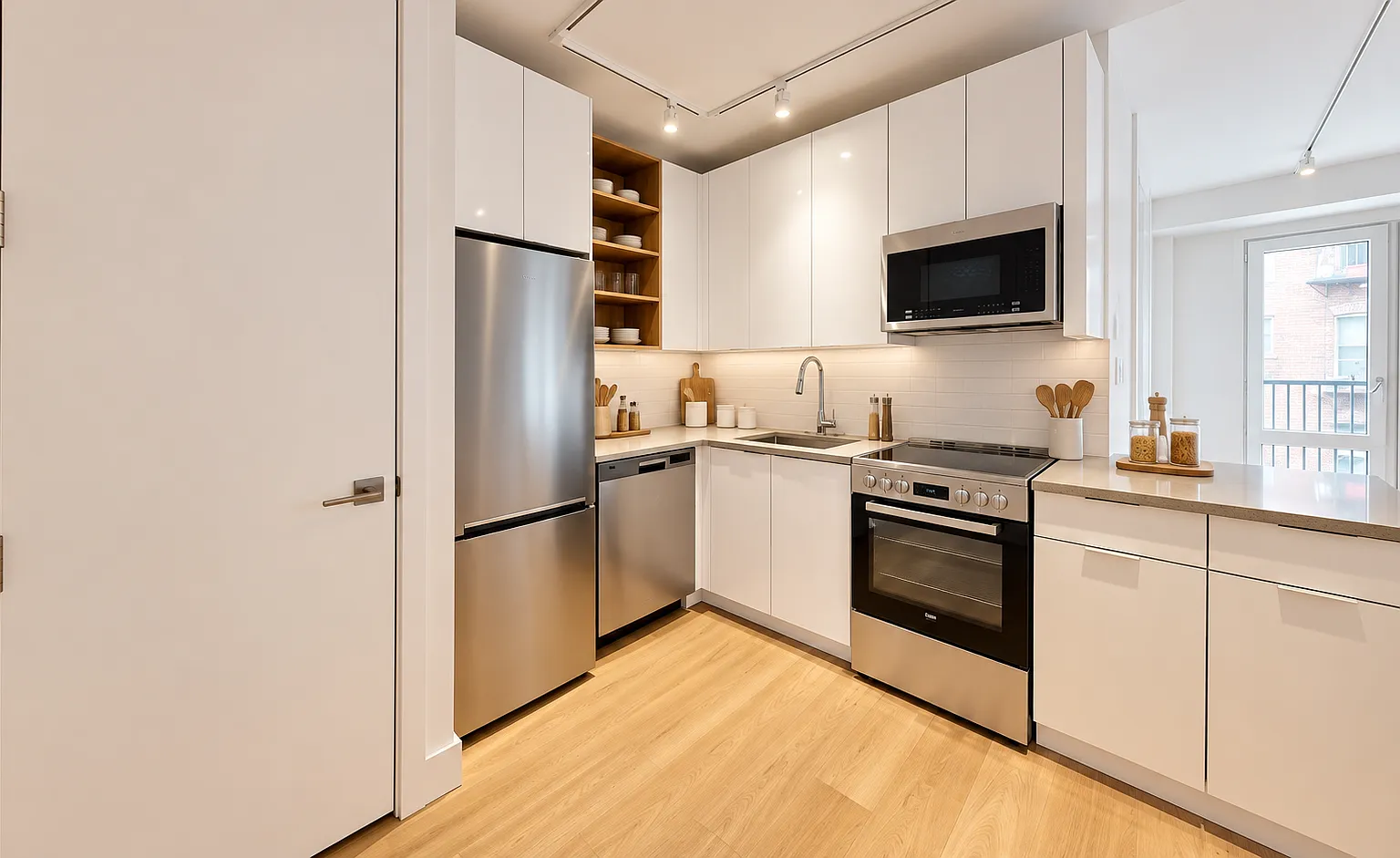 431 Warwick Street — Photo 2