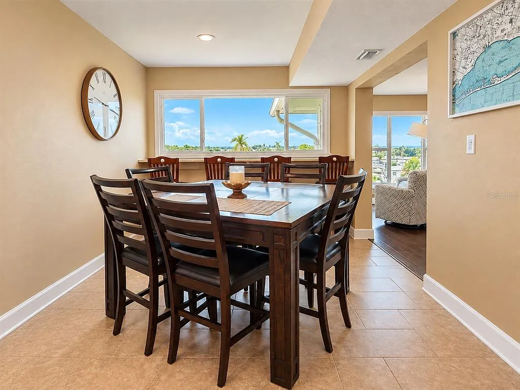 2 bed, 2.0 bath, 1361 sqft, $3,500 — Photo 4