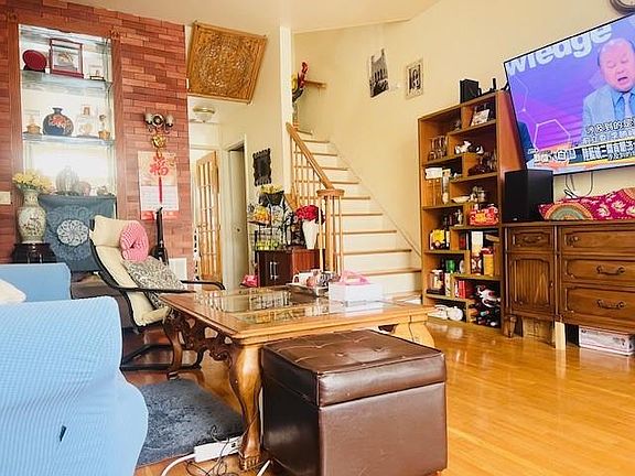 5th image of 295 Poultney St