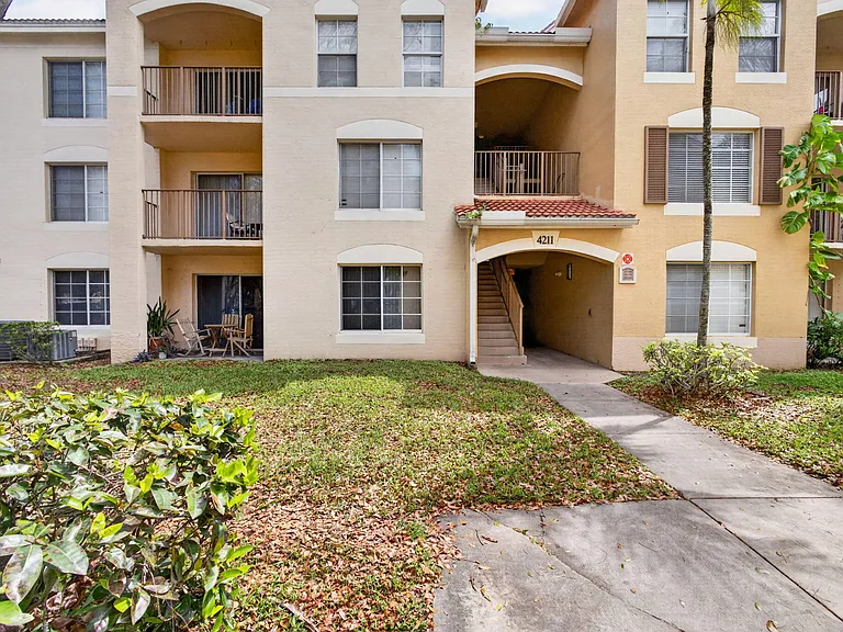 4211 San Marino Blvd #105 — Photo 30