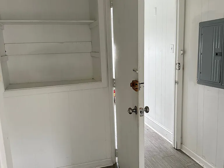 Entry room from the inside