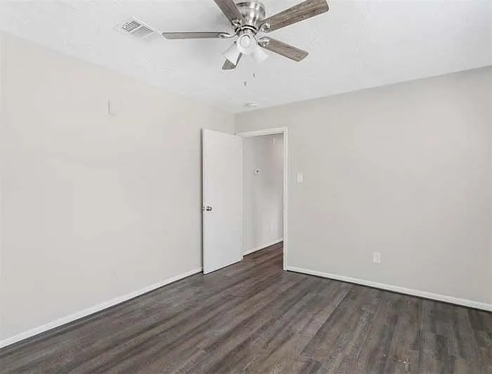 10022 Old Towne Ln — Photo 17