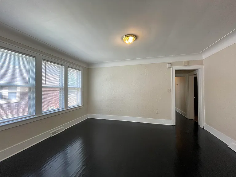 4708 Lakewood St — Photo 3