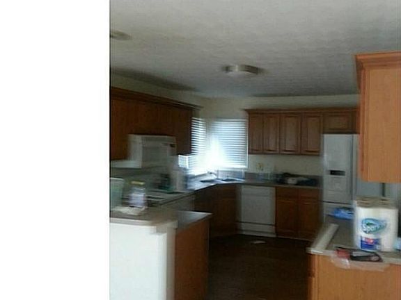 5th image of 9621 14th Bay St