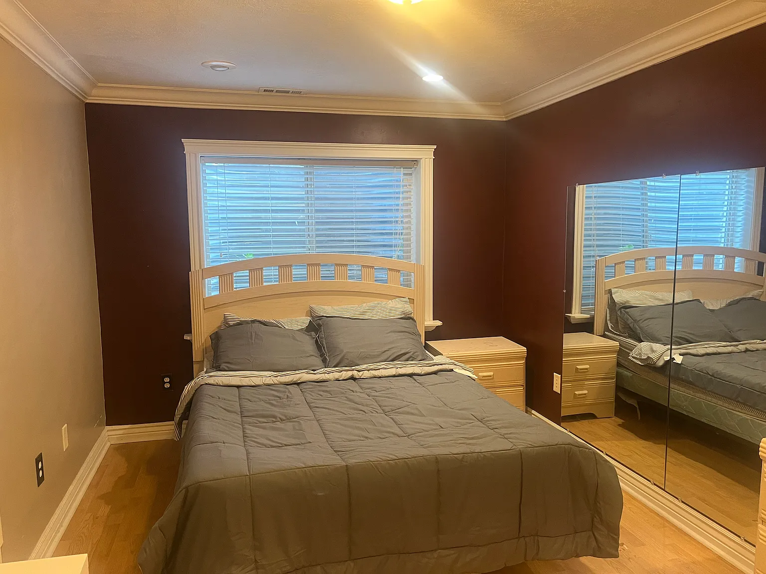 6 bed, 3248 sqft, $650 — Photo 1