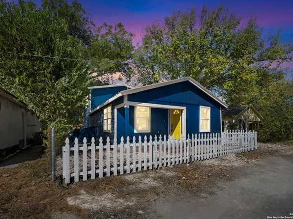420 AVENUE C, Seguin, TX 78155