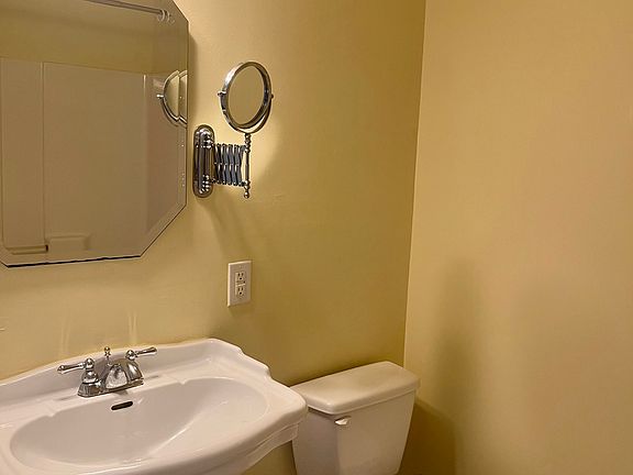 5th image of 304 Green St NE #A