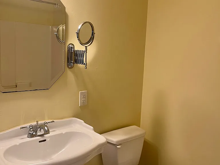 304 Green St NE #A — Photo 5