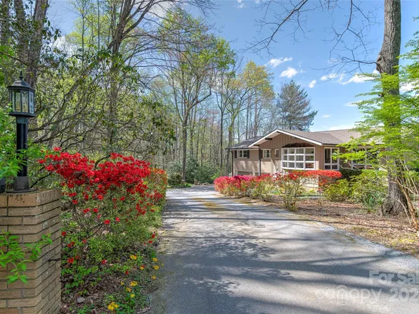 443 Sky Ridge Ln, Hendersonville, NC 28739