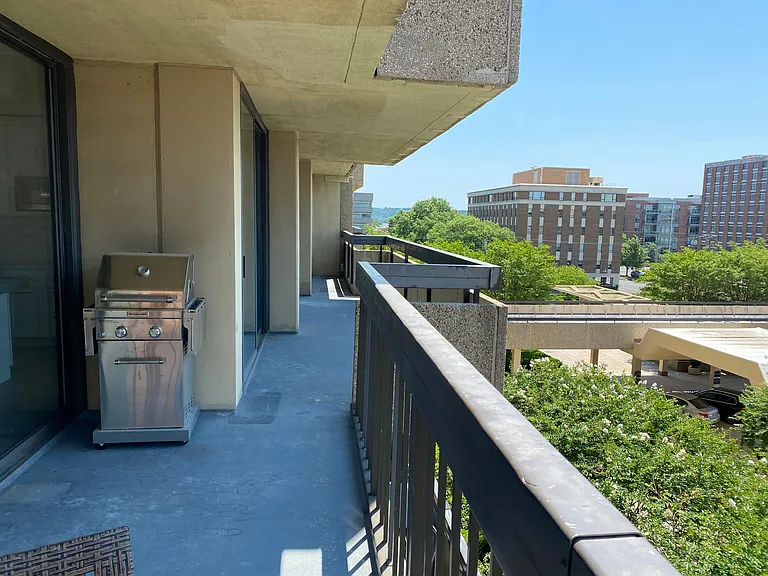 400 Madison St #403 — Photo 23