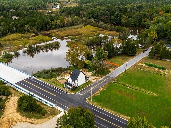 2nd image of 2 Schooner Landing Rd
