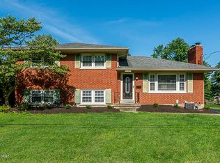 6720 Fernhaven Rd, Louisville, KY 40228