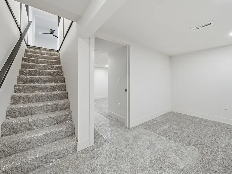 149 Washington St — Photo 45