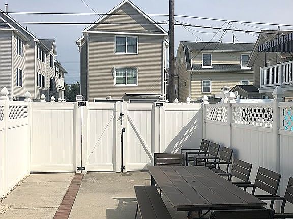 3rd image of 1041 Bay Ave