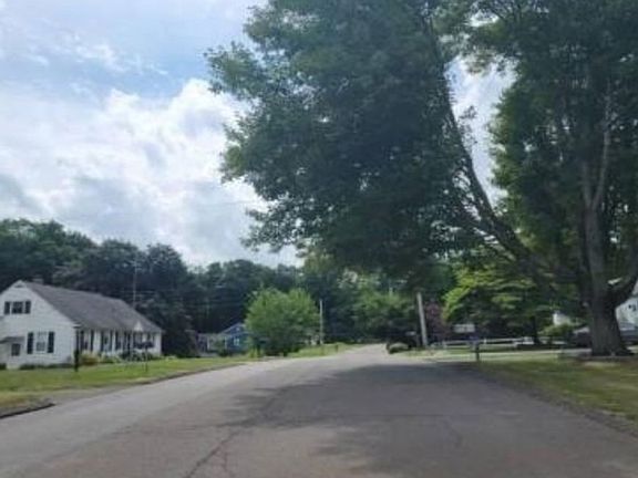 Exterior Neighborhood (street photo)