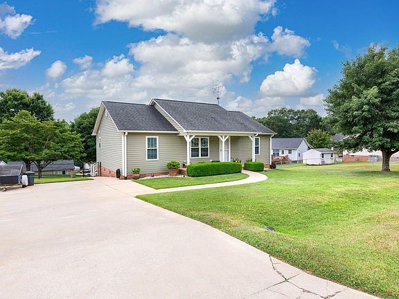 2nd image of 311 Blue Bonnet Dr