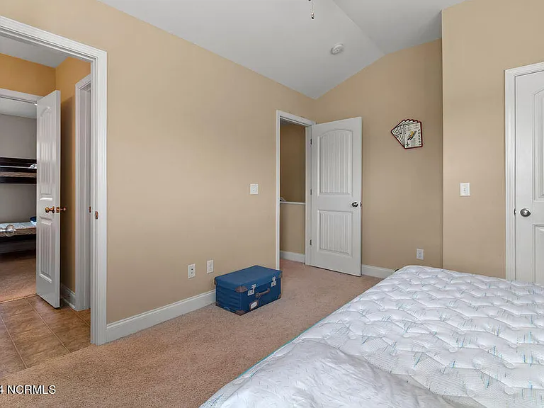 209 Admiral Ct — Photo 18
