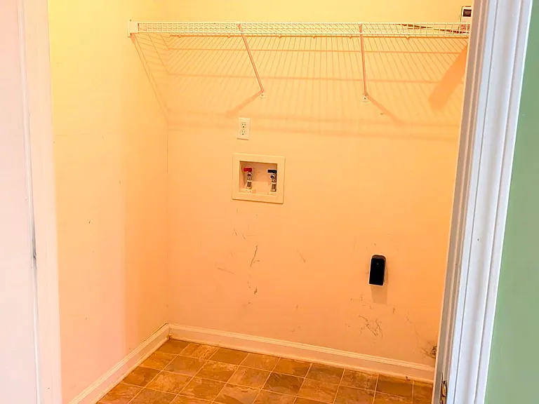 118 Georgetown Blvd — Photo 12