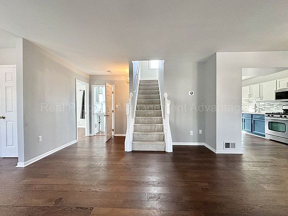 4th image of 711 Park Ave
