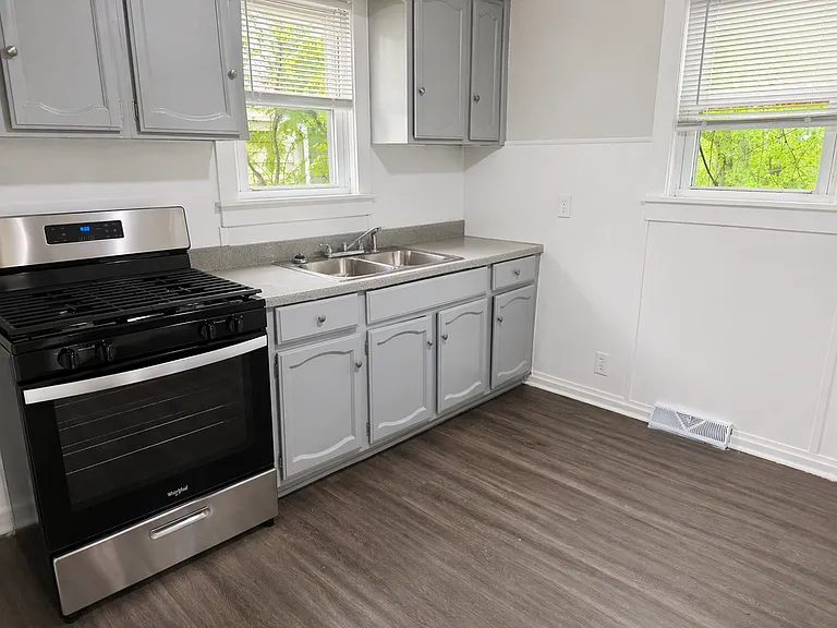 2924 Farrow Ave — Photo 1