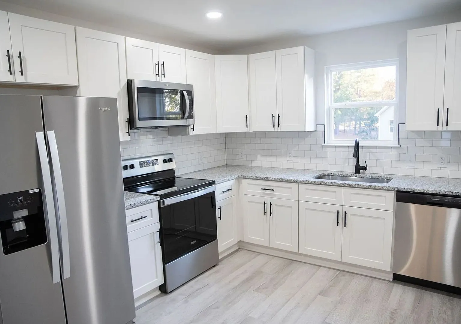 Modern Townhome for Rent Modern Living at Its Best! — Photo 4