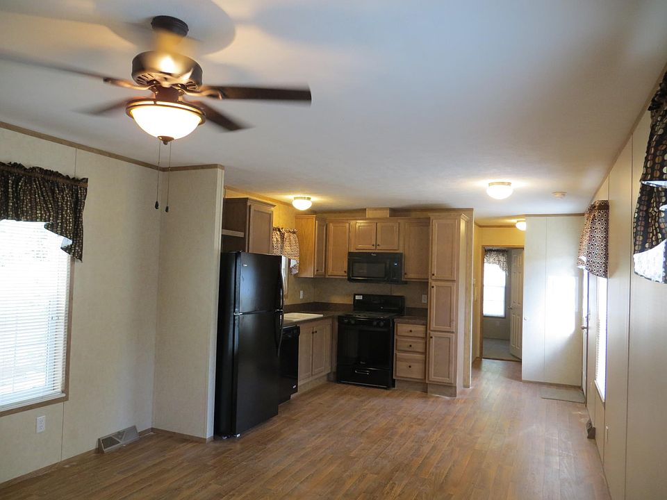 2nd image of 24 Halfmoon Cir