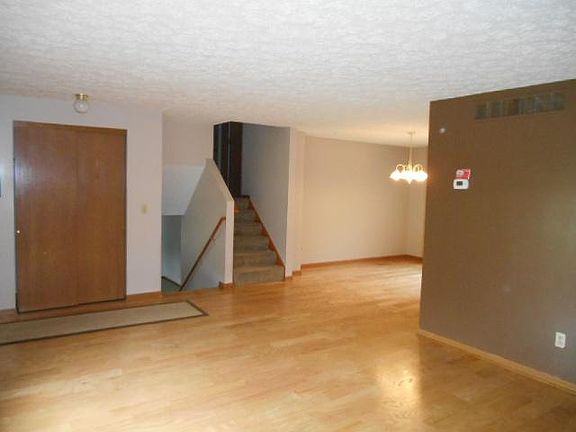 3rd image of 829 Pegan Dr