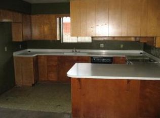 1107 N April Cir, Mesa, AZ 85203