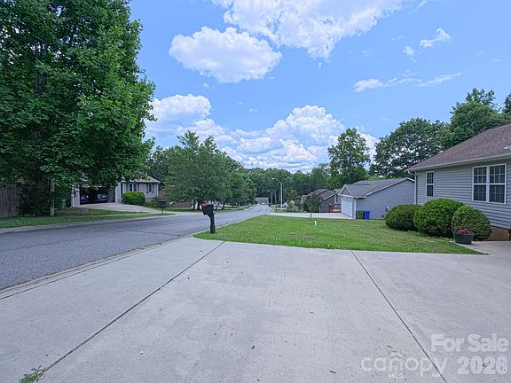 2nd image of 101 Tail Feather Ln