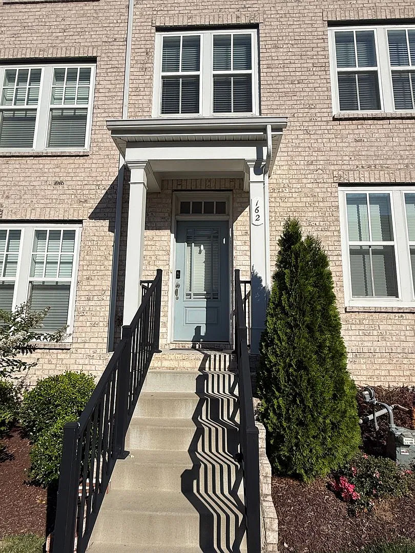 Spacious 3-Bedroom Townhome in Burkitt Commons with 2-Car Garage! — Photo 1
