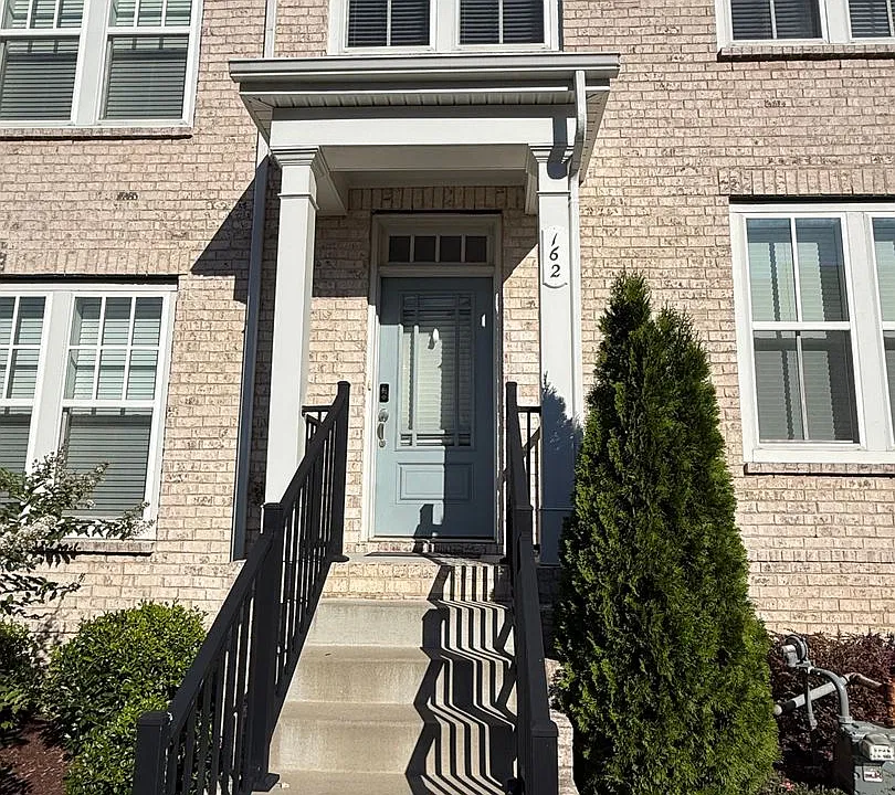 162 Burkitt Commons Ave