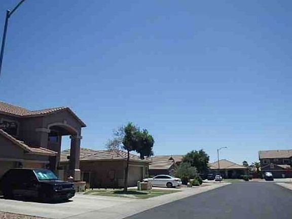 Exterior Neighborhood (street photo)